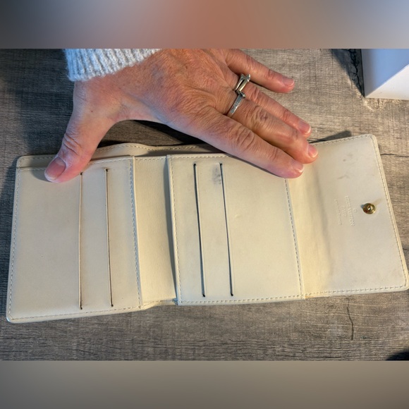 Louis Vuitton Vernis Leather Bifold Wallet - Picture 4 of 12